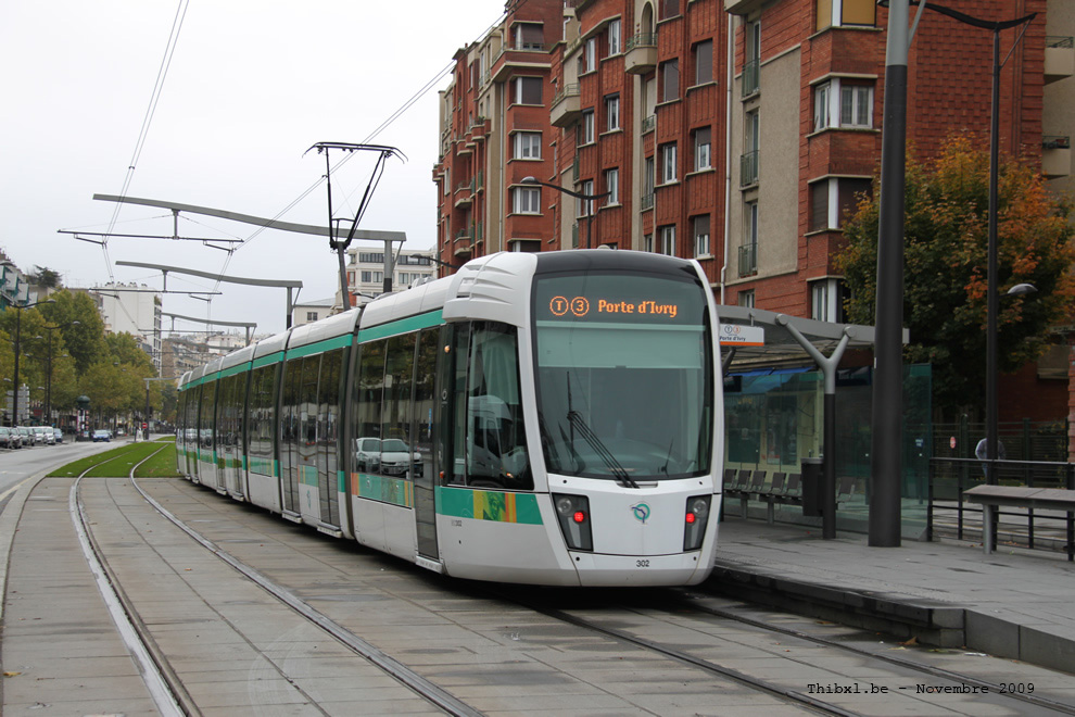 Tram 302 sur la ligne T3a (RATP) à Balard (Paris)