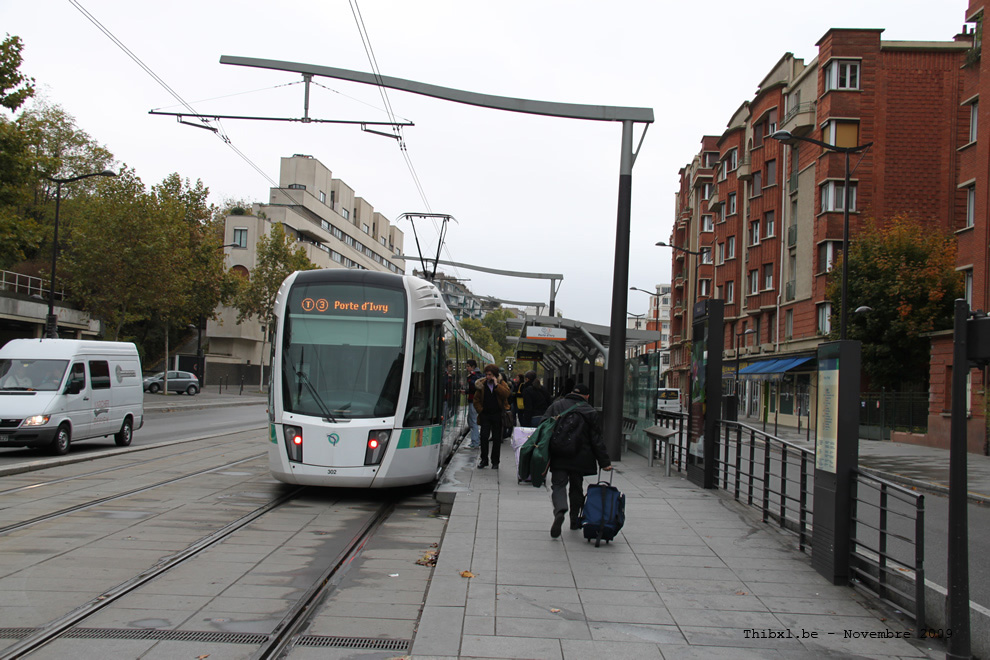 Tram 302 sur la ligne T3a (RATP) à Balard (Paris)