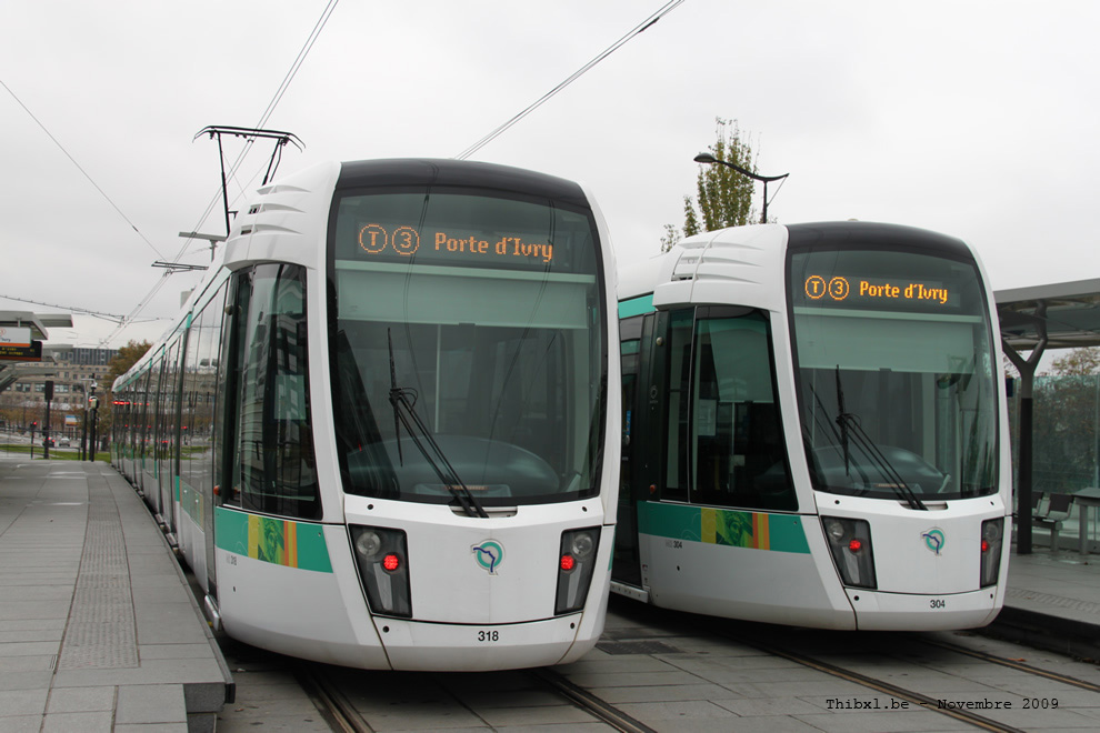 Trams 304 et 318 sur la ligne T3a (RATP) à Pont du Garigliano (Paris)