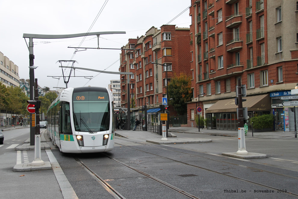 Tram 311 sur la ligne T3a (RATP) à Balard (Paris)