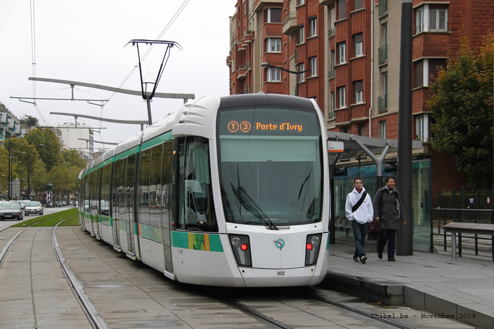 Tram 302 sur la ligne T3a (RATP) à Balard (Paris)