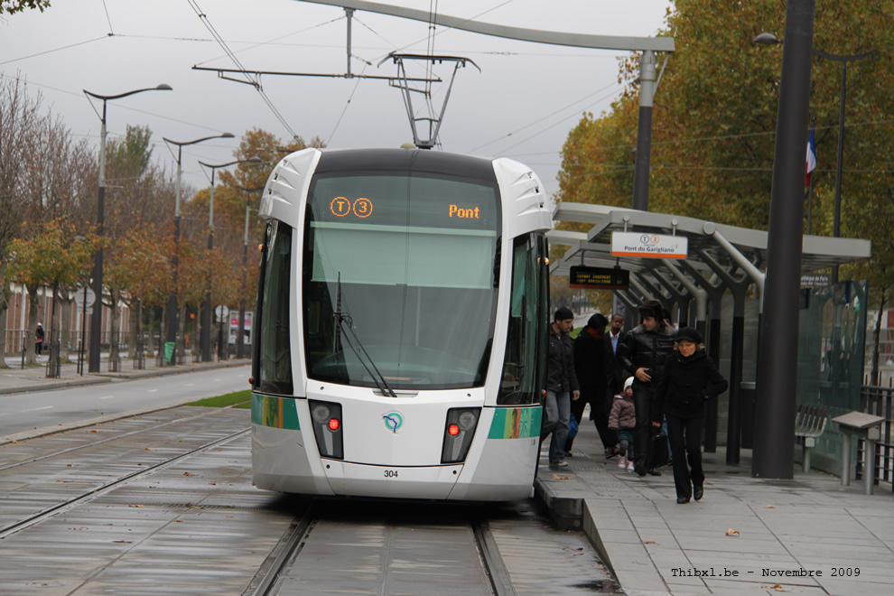 Tram 304 sur la ligne T3a (RATP) à Balard (Paris)