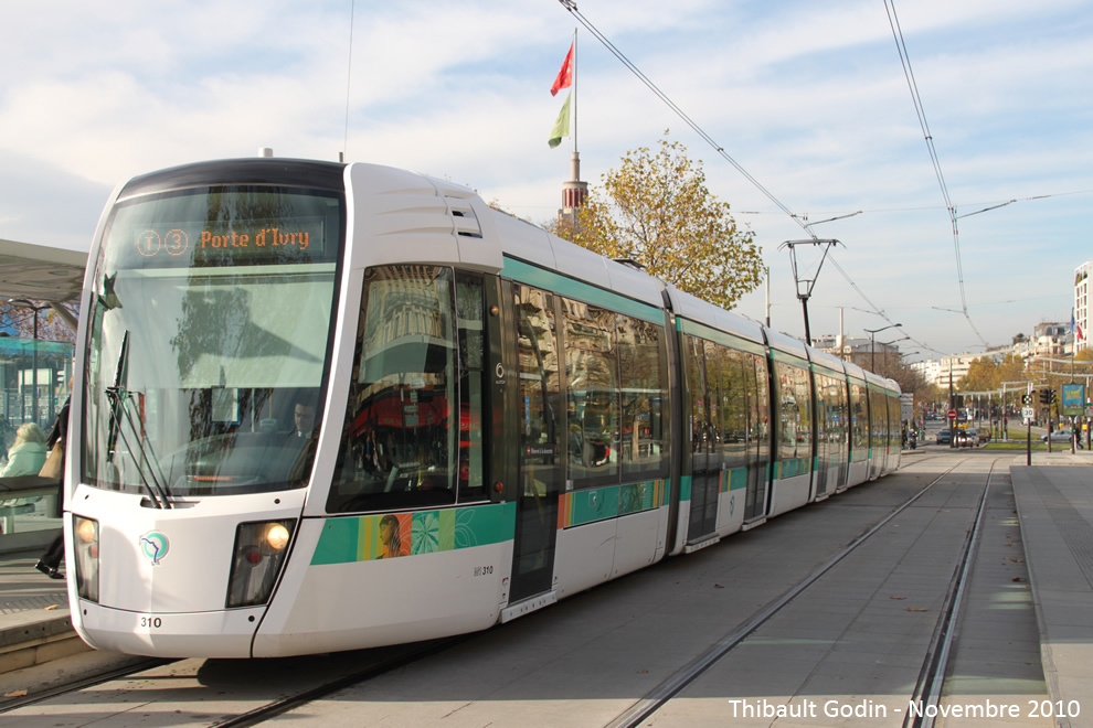 Tram 310 sur la ligne T3a (RATP) à Porte de Versailles (Paris)