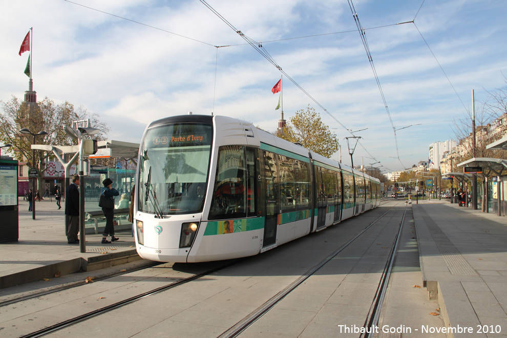 Tram 310 sur la ligne T3a (RATP) à Porte de Versailles (Paris)