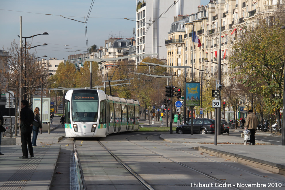 Tram 310 sur la ligne T3a (RATP) à Porte de Versailles (Paris)