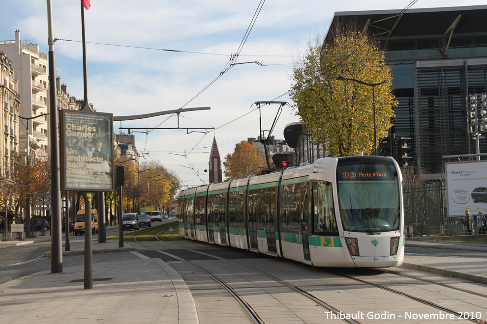 Tram 310 sur la ligne T3a (RATP) à Porte de Versailles (Paris)