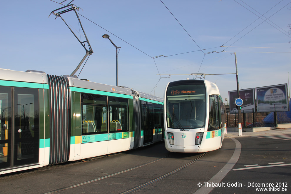 Tram 336 sur la ligne T3b (RATP) à Ella Fitzgerald - Grands Moulins de Pantin (Paris)