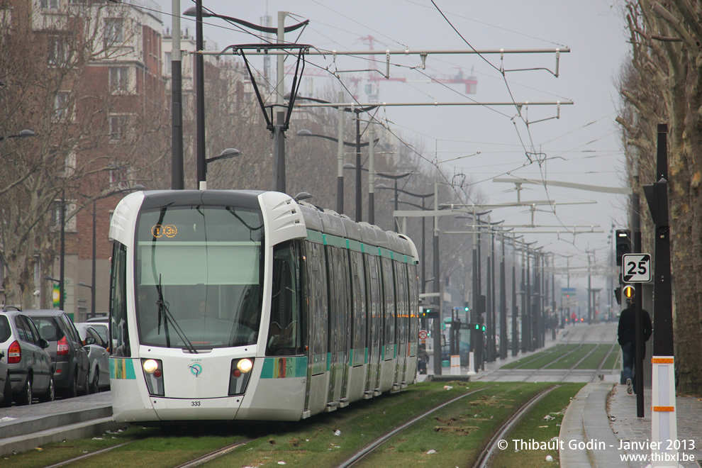 Tram 333 sur la ligne T3b (RATP) à Colette Besson (Paris)