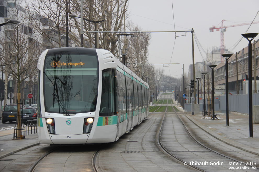 Tram 334 sur la ligne T3b (RATP) à Rosa Parks (Paris)