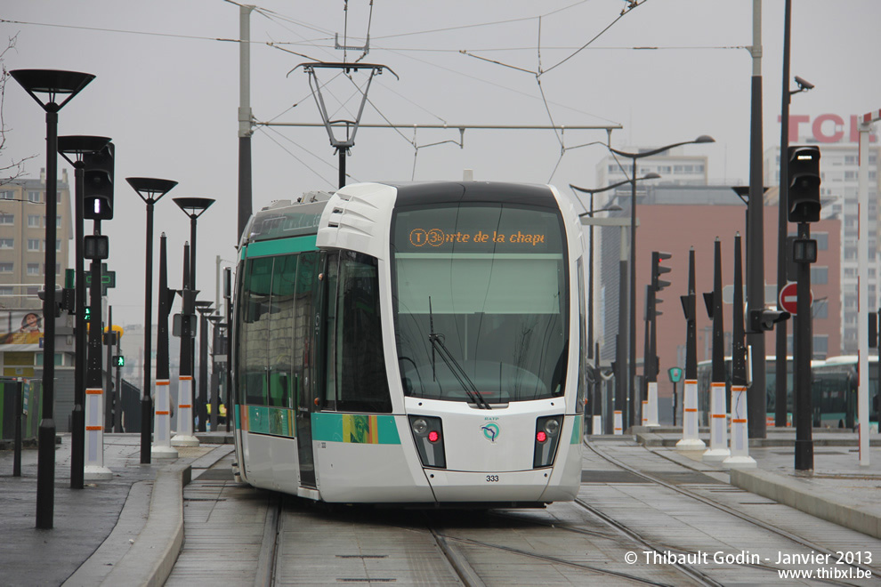 Tram 333 sur la ligne T3b (RATP) à Porte de la Chapelle (Paris)