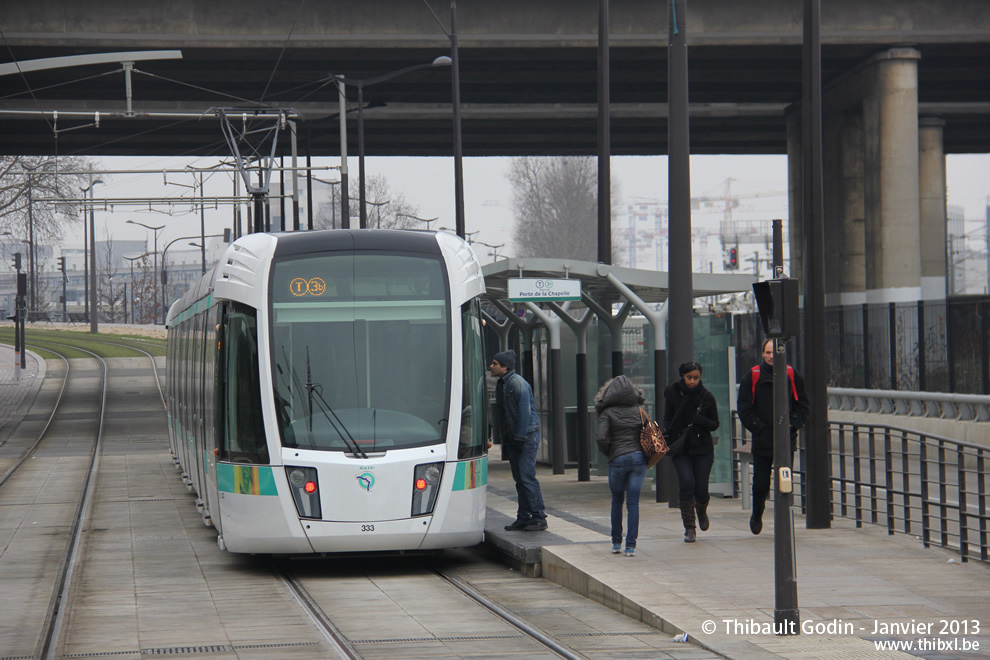 Tram 333 sur la ligne T3b (RATP) à Ella Fitzgerald - Grands Moulins de Pantin (Paris)