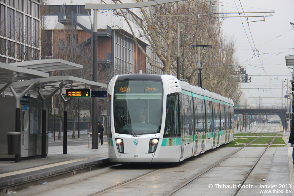 Tram 333 sur la ligne T3b (RATP) à Colette Besson (Paris)