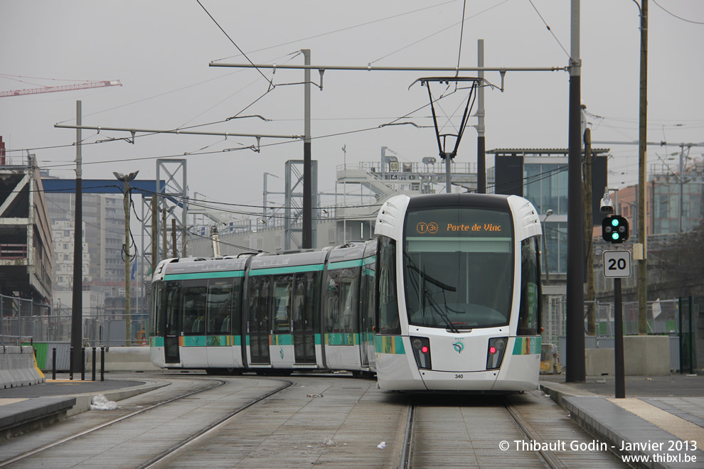 Tram 340 sur la ligne T3b (RATP) à Rosa Parks (Paris)