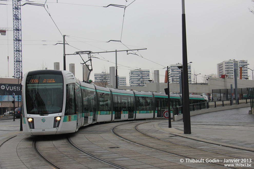 Tram 326 sur la ligne T3b (RATP) à Porte d'Aubervilliers (Paris)