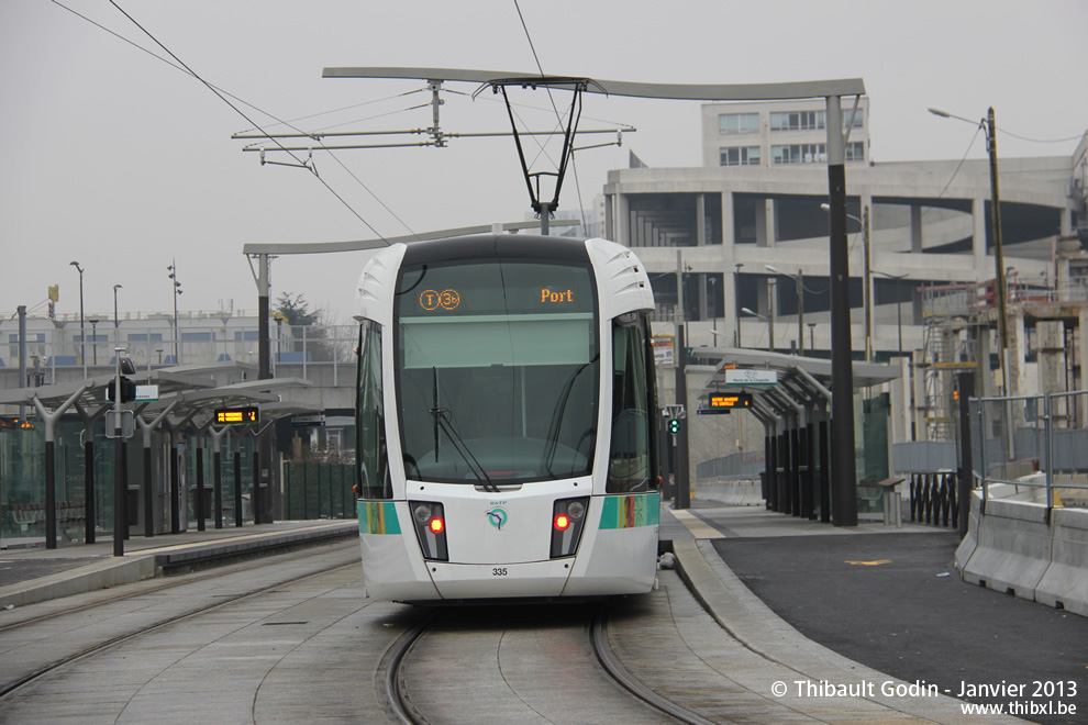 Tram 335 sur la ligne T3b (RATP) à Rosa Parks (Paris)