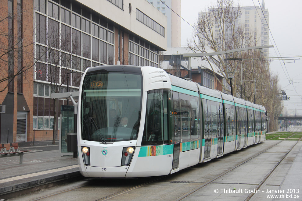 Tram 333 sur la ligne T3b (RATP) à Colette Besson (Paris)