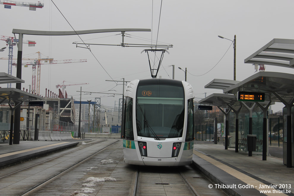 Tram 340 sur la ligne T3b (RATP) à Rosa Parks (Paris)