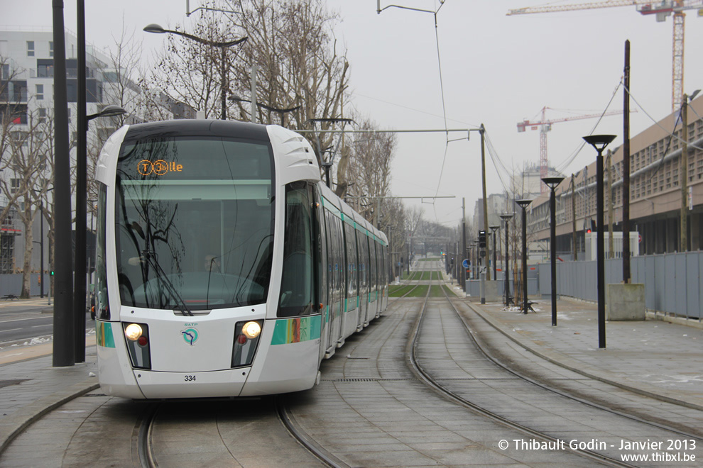 Tram 334 sur la ligne T3b (RATP) à Rosa Parks (Paris)