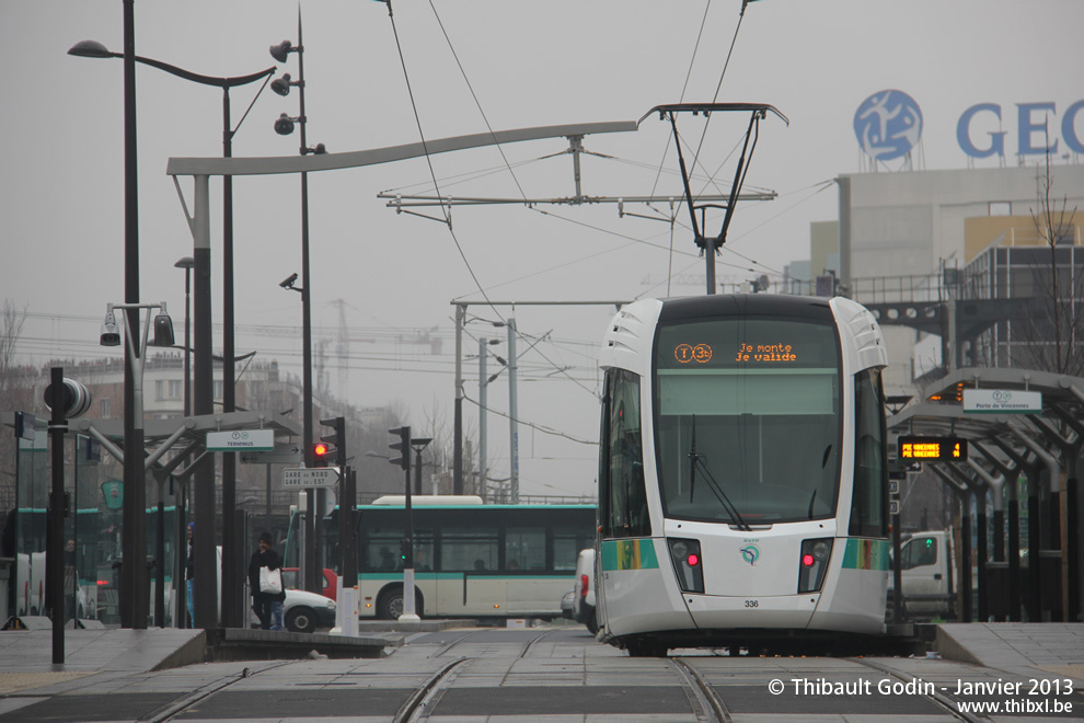 Tram 336 sur la ligne T3b (RATP) à Porte de la Chapelle (Paris)