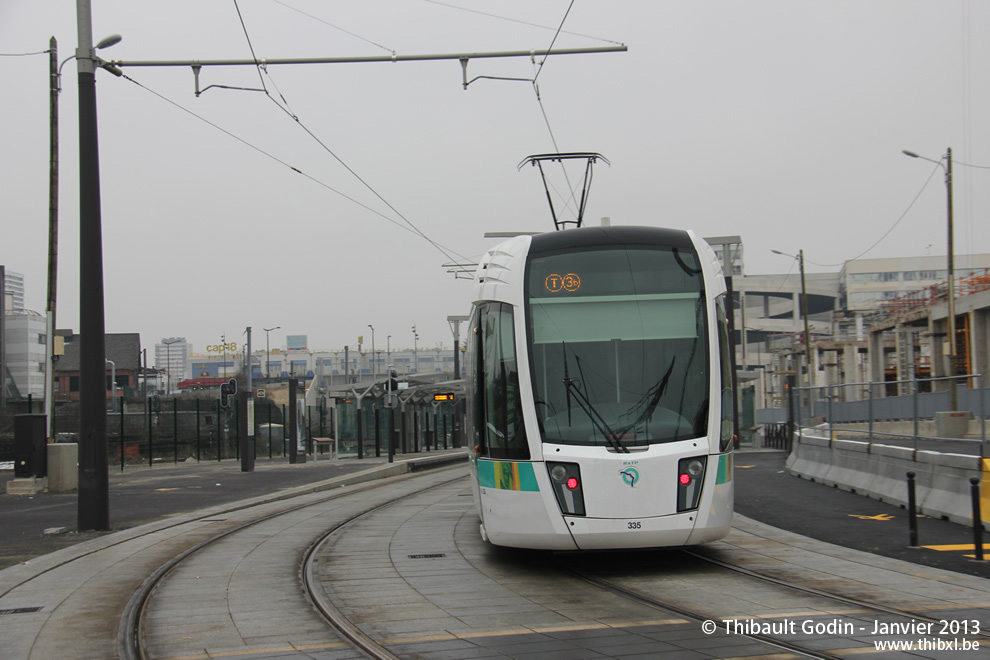 Tram 335 sur la ligne T3b (RATP) à Rosa Parks (Paris)