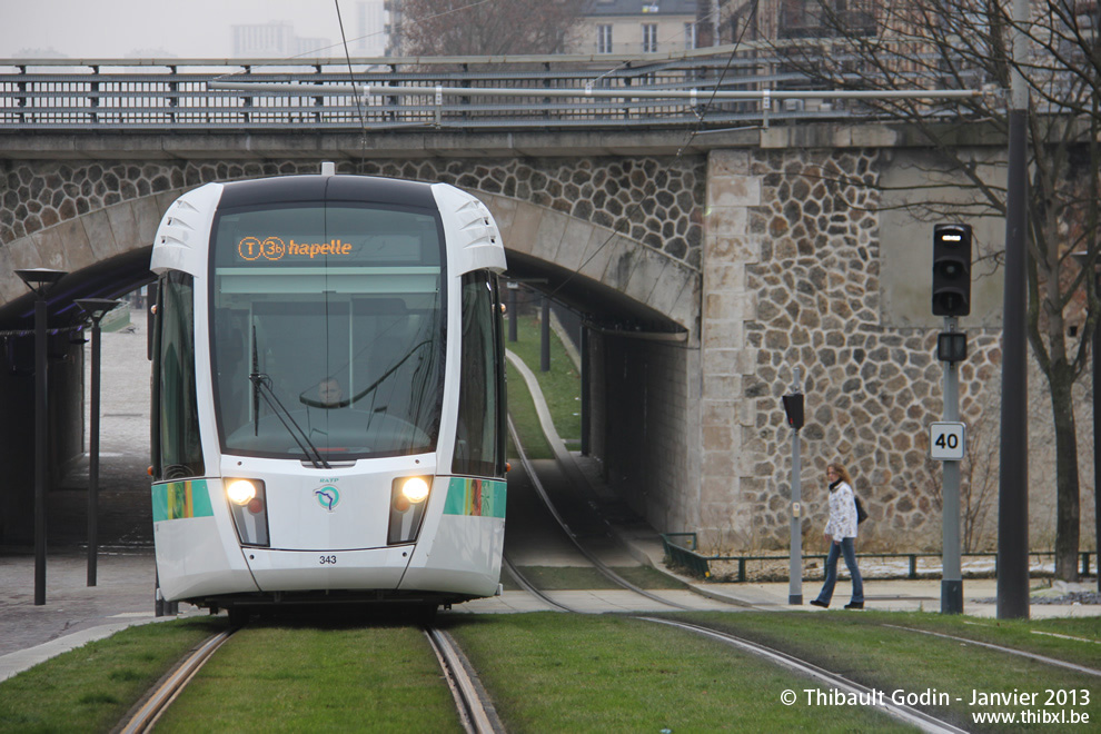 Tram 343 sur la ligne T3b (RATP) à Canal Saint-Denis (Paris)