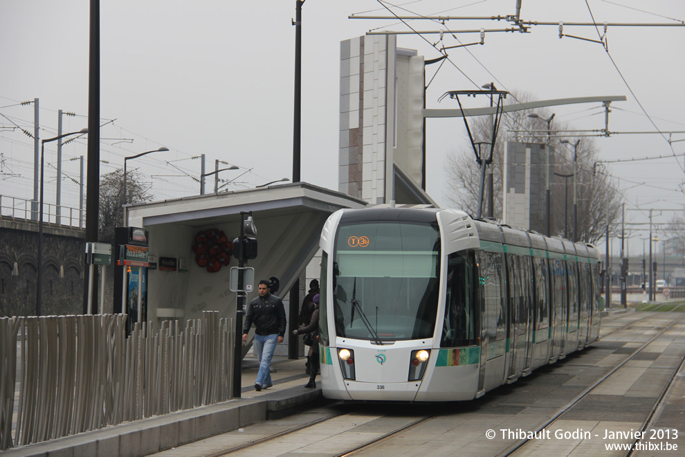 Tram 336 sur la ligne T3b (RATP) à Porte de la Villette (Paris)