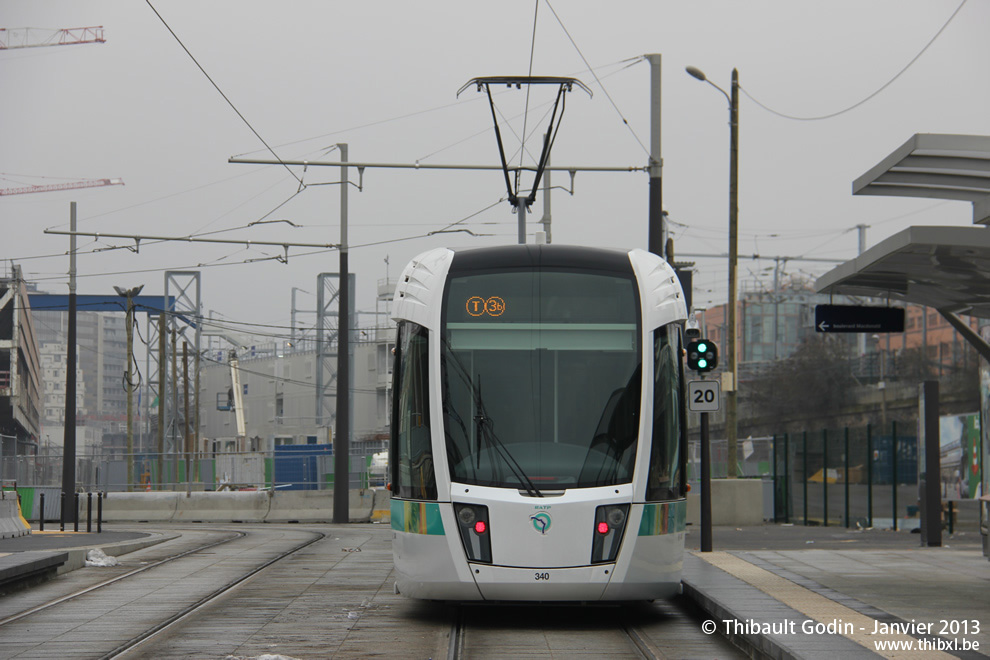 Tram 340 sur la ligne T3b (RATP) à Rosa Parks (Paris)