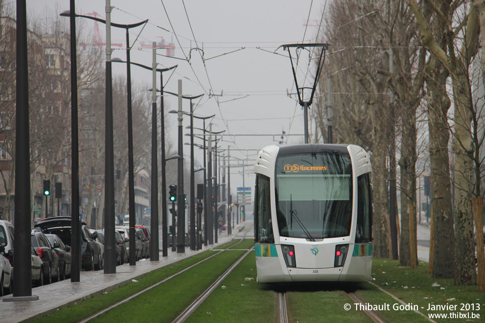 Tram 333 sur la ligne T3b (RATP) à Colette Besson (Paris)