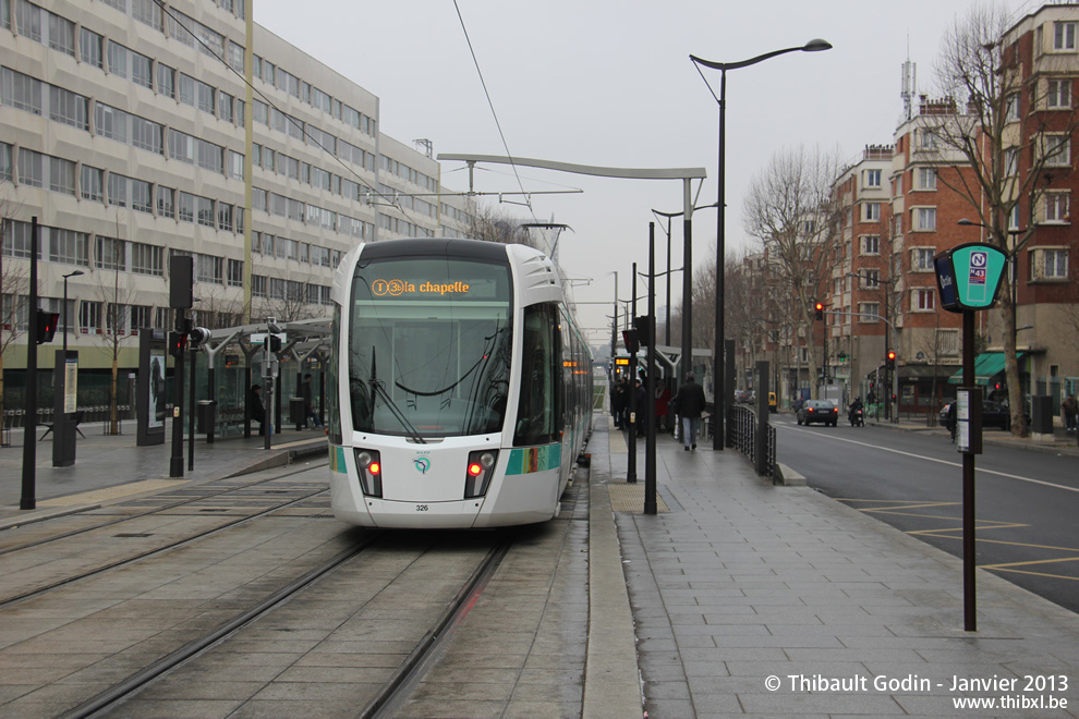Tram 326 sur la ligne T3b (RATP) à Porte d'Aubervilliers (Paris)