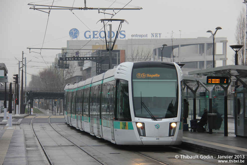 Tram 344 sur la ligne T3b (RATP) à Porte de la Chapelle (Paris)