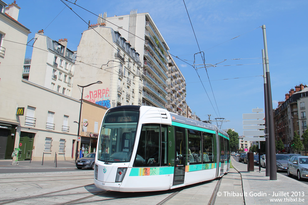 Tram 332 sur la ligne T3b (RATP) à Porte de Vincennes (Paris)