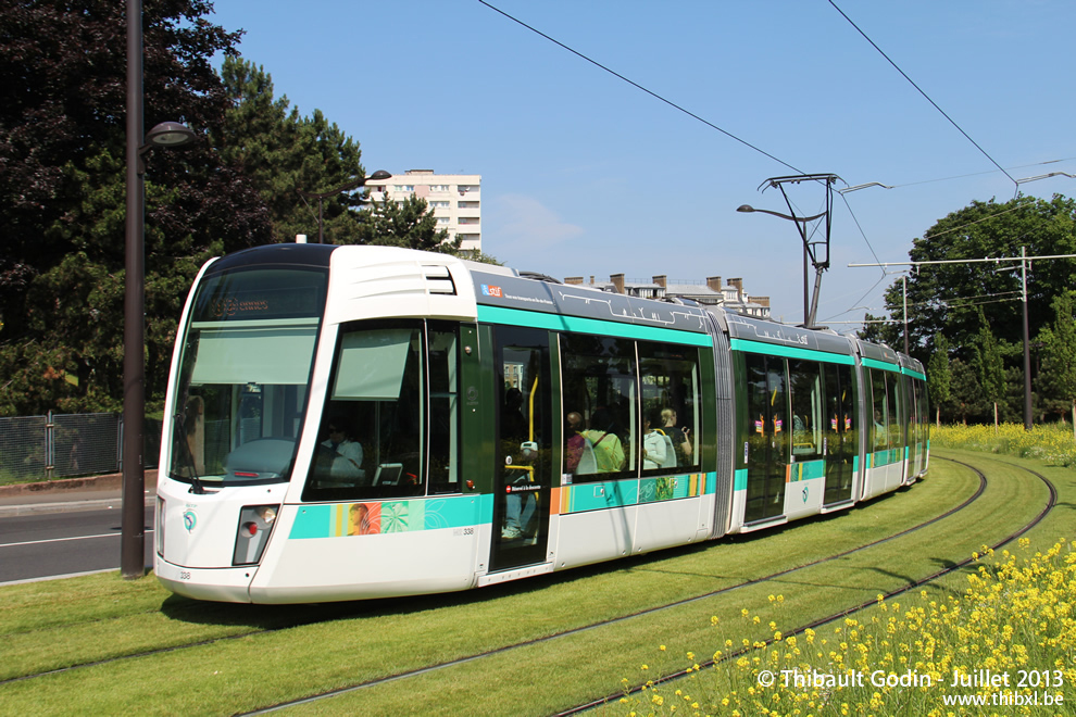 Tram 338 sur la ligne T3b (RATP) à Butte du Chapeau Rouge (Paris)