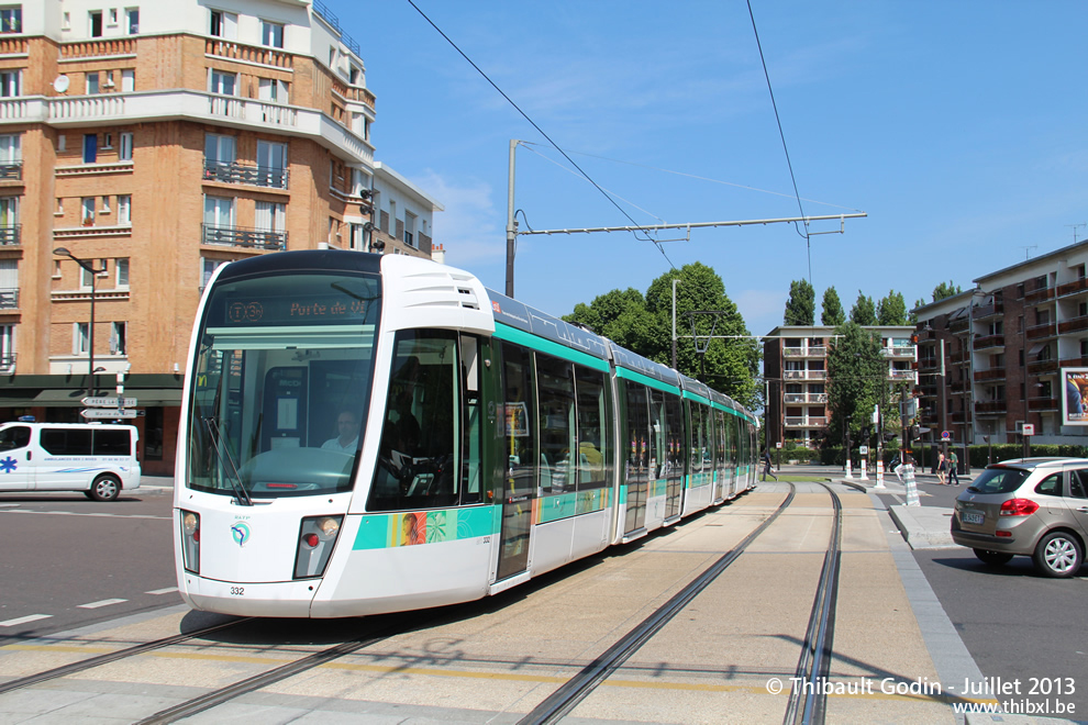 Tram 332 sur la ligne T3b (RATP) à Porte des Lilas (Paris)