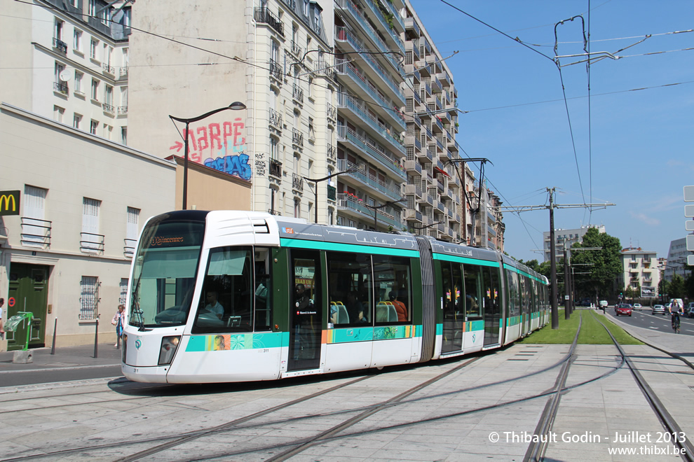 Tram 311 sur la ligne T3b (RATP) à Porte de Vincennes (Paris)