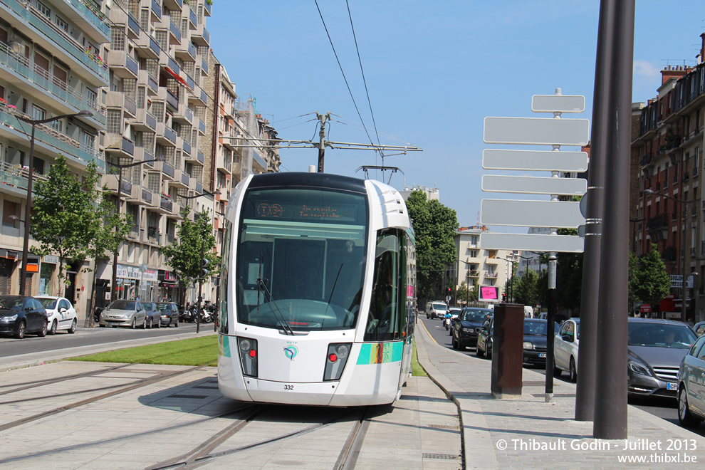 Tram 332 sur la ligne T3b (RATP) à Porte de Vincennes (Paris)