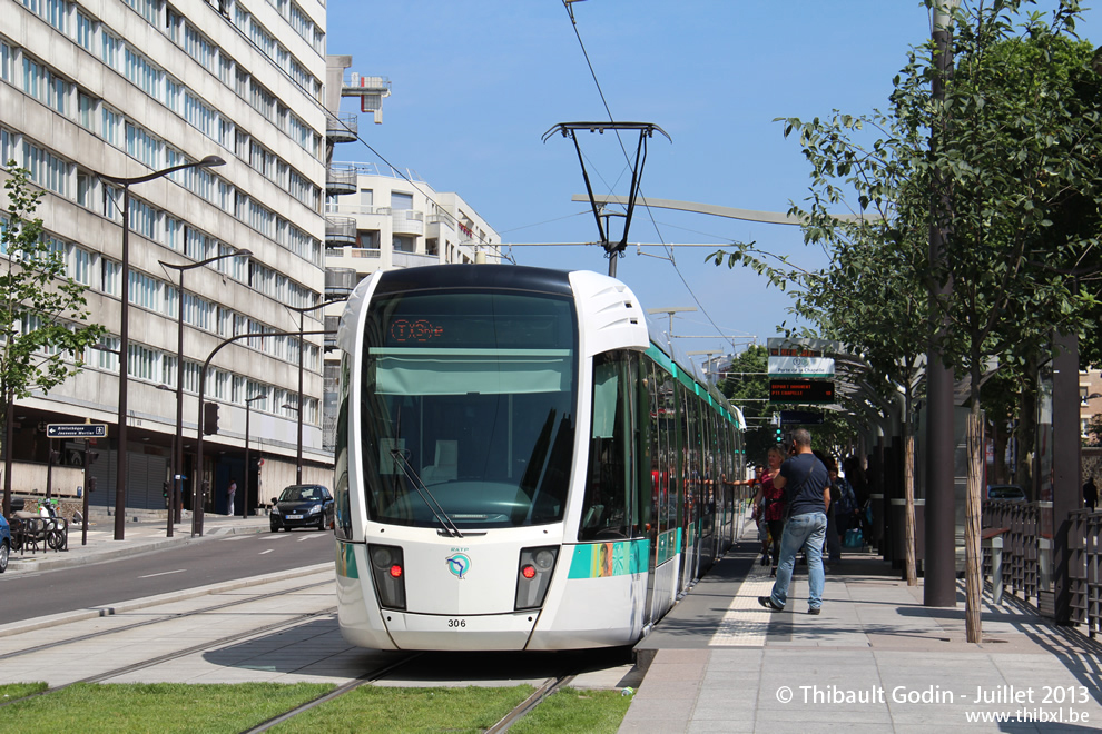 Tram 306 sur la ligne T3b (RATP) à Adrienne Bolland (Paris)