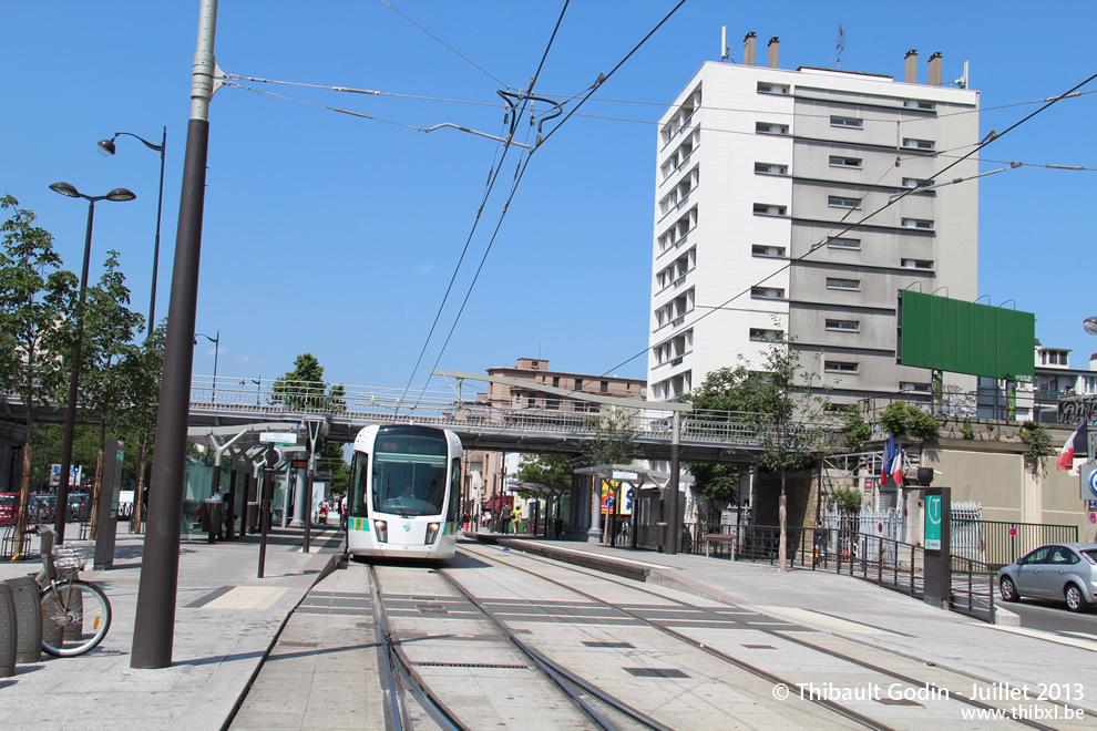 Tram 332 sur la ligne T3b (RATP) à Porte de Vincennes (Paris)