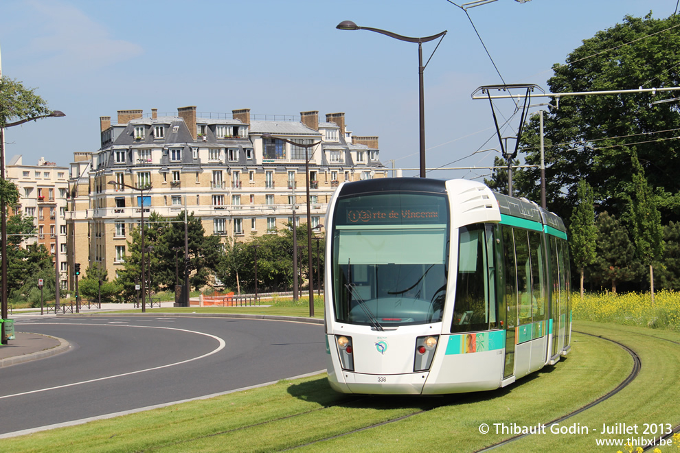 Tram 338 sur la ligne T3b (RATP) à Butte du Chapeau Rouge (Paris)