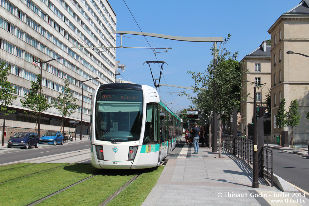 Tram 306 sur la ligne T3b (RATP) à Adrienne Bolland (Paris)