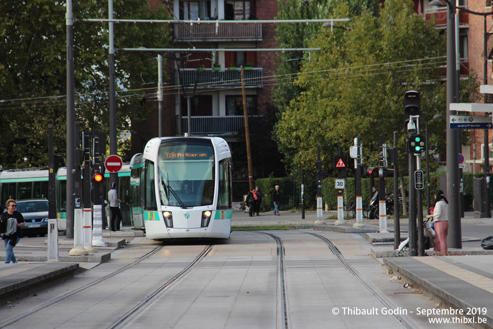 Tram 358 sur la ligne T3b (RATP) à Porte des Lilas (Paris)