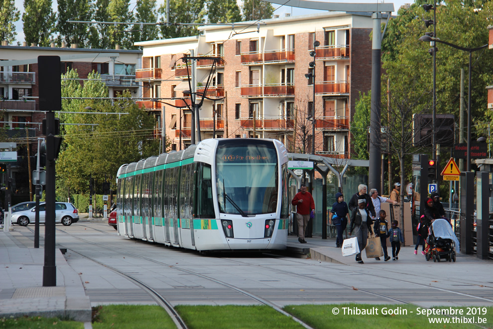 Tram 357 sur la ligne T3b (RATP) à Porte des Lilas (Paris)