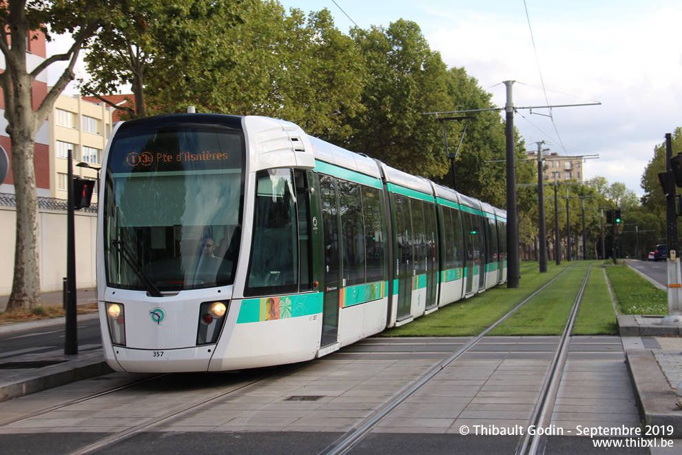 Tram 357 sur la ligne T3b (RATP) à Porte des Lilas (Paris)