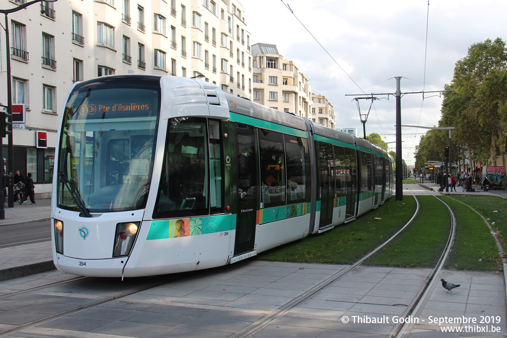 Tram 354 sur la ligne T3b (RATP) à Porte de Bagnolet (Paris)