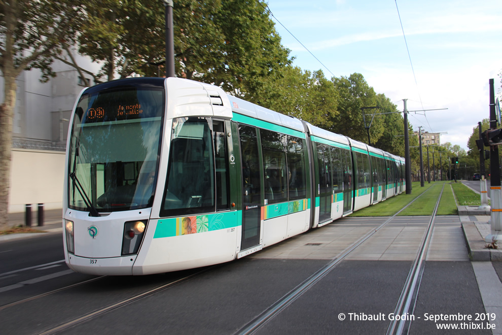 Tram 357 sur la ligne T3b (RATP) à Porte des Lilas (Paris)