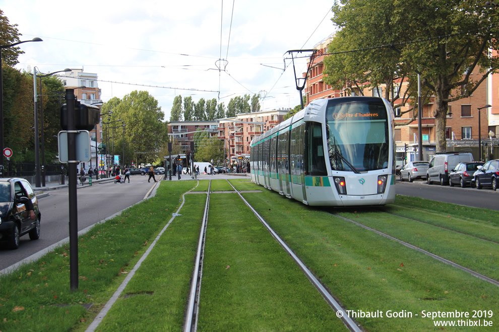 Tram 357 sur la ligne T3b (RATP) à Porte des Lilas (Paris)