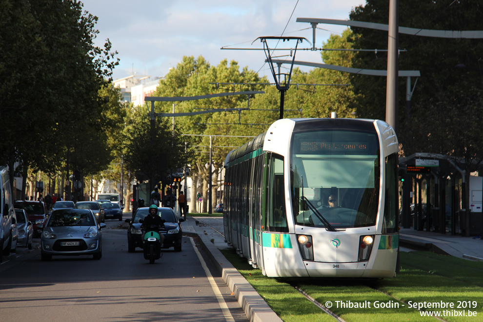 Tram 348 sur la ligne T3b (RATP) à Adrienne Bolland (Paris)