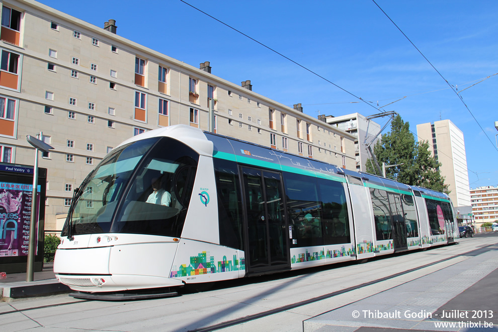 Tram 511 sur la ligne T5 (RATP) à Sarcelles