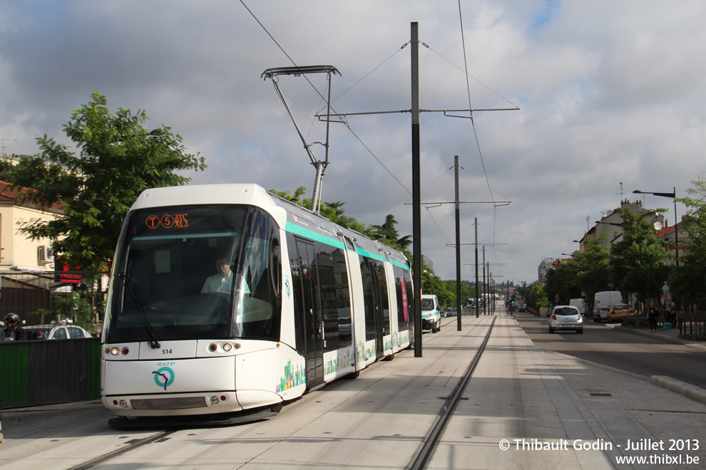 Tram 514 sur la ligne T5 (RATP) à Saint-Denis