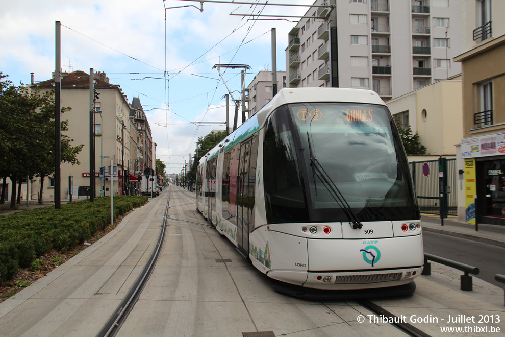 Tram 509 sur la ligne T5 (RATP) à Saint-Denis