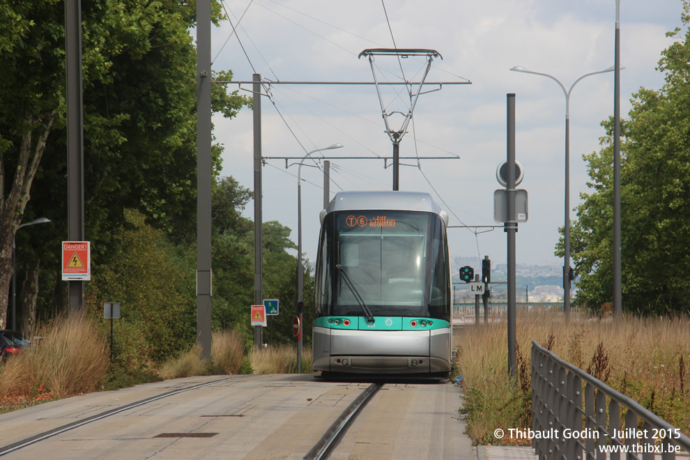 Tram 603 sur la ligne T6 (RATP) à Clamart